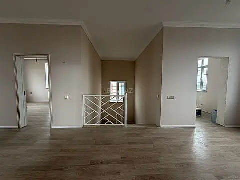 Satılır 7 otaqlı həyət evi 192 m²