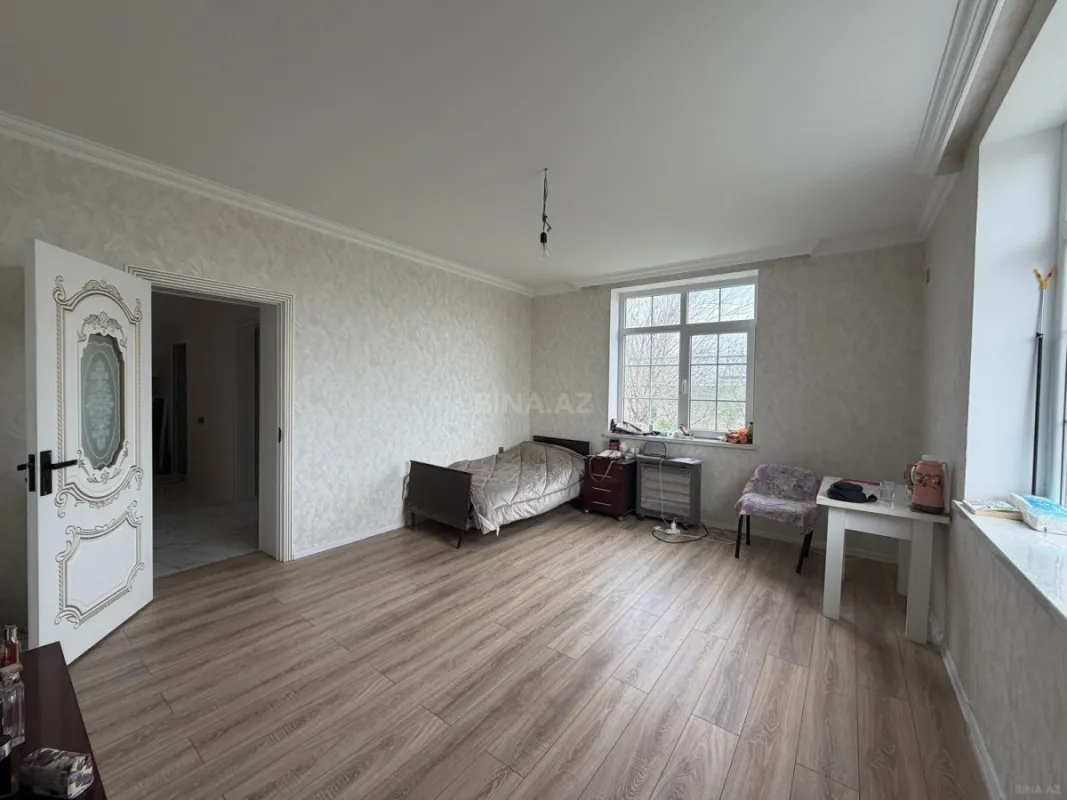 Satılır 7 otaqlı həyət evi 192 m²