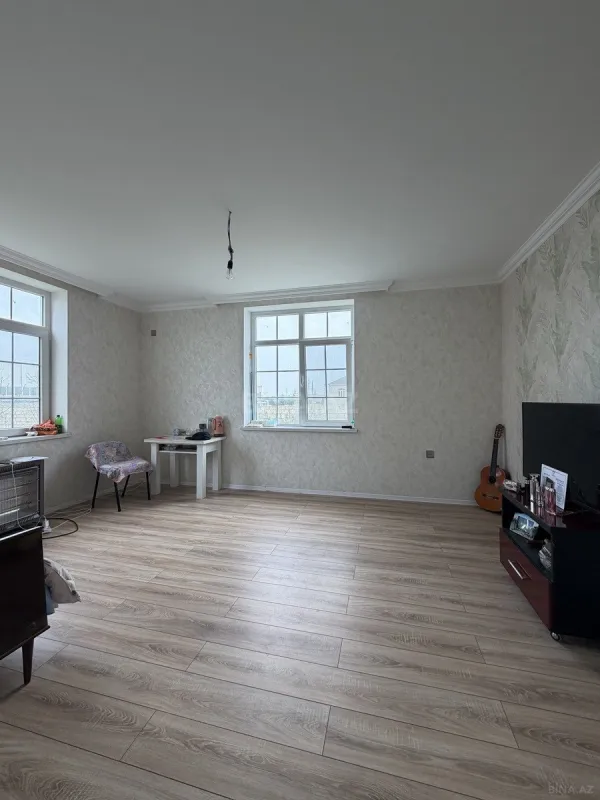 Satılır 7 otaqlı həyət evi 192 m²