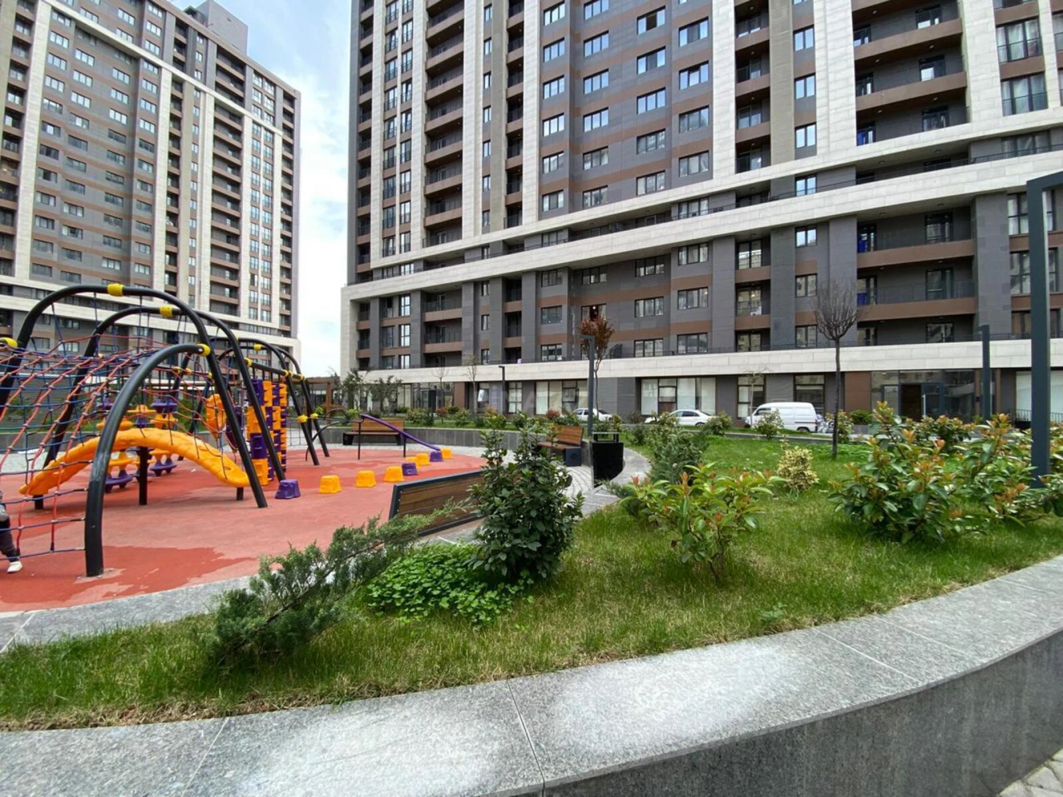 Satılır 2 otaqlı mənzil 65 m²