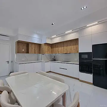 Kirayə verilir 3 otaqlı mənzil 130 m²