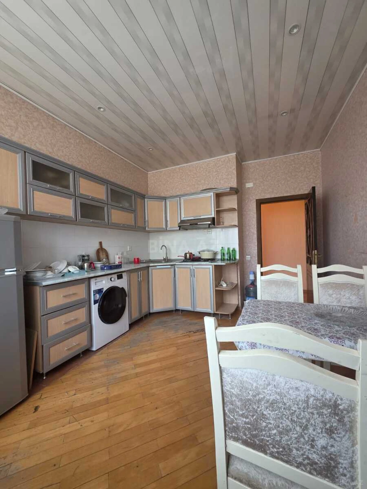 Satılır 2 otaqlı mənzil 92 m²