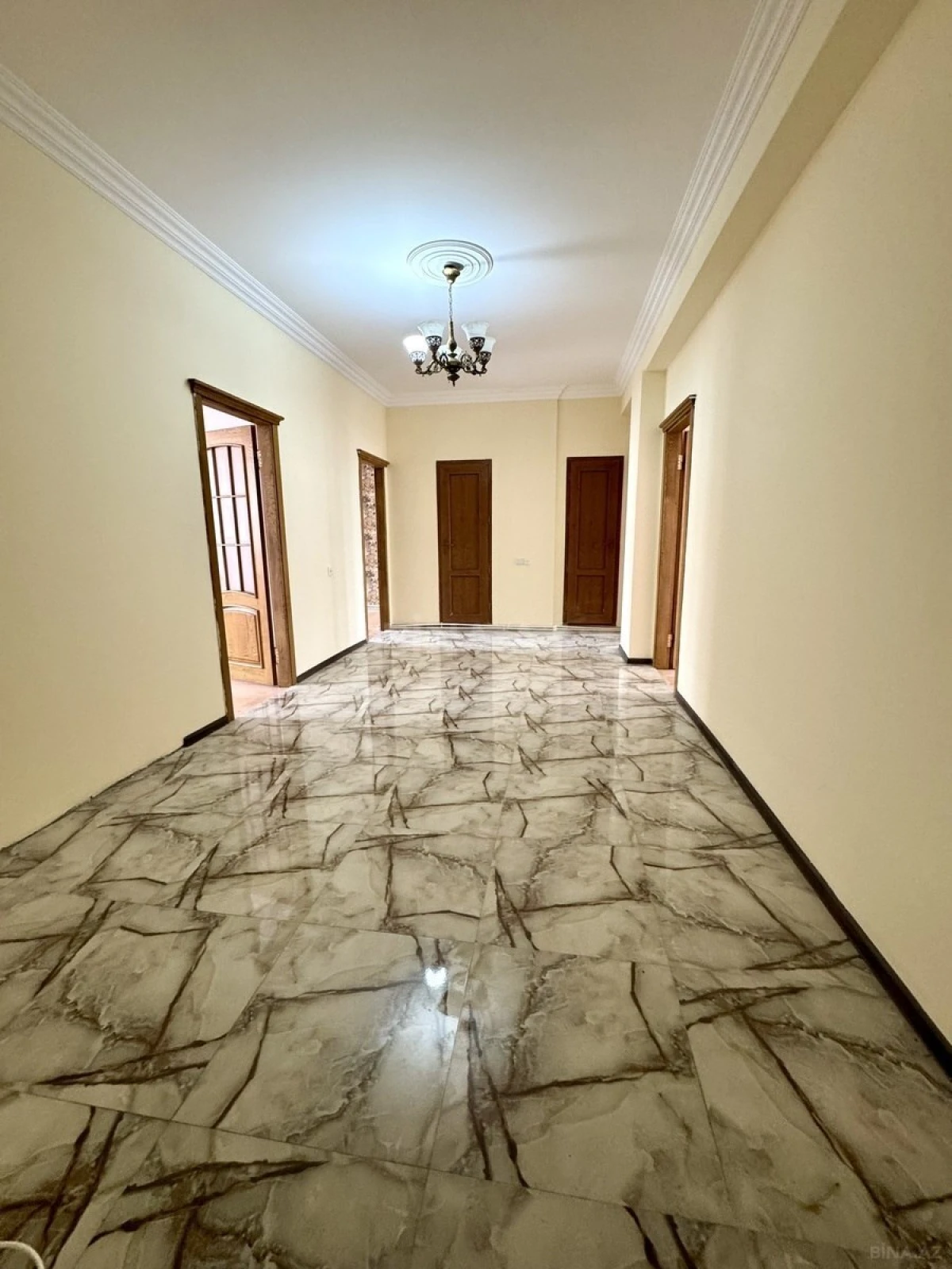 Satılır 3 otaqlı mənzil 130 m²