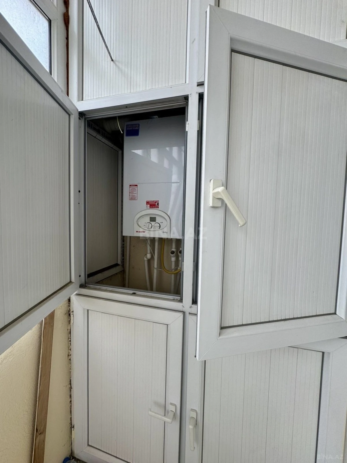 Satılır 3 otaqlı mənzil 130 m²