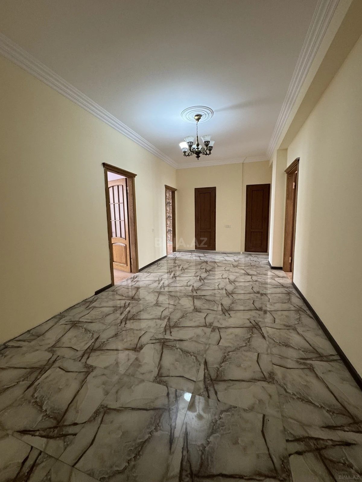 Satılır 3 otaqlı mənzil 130 m²