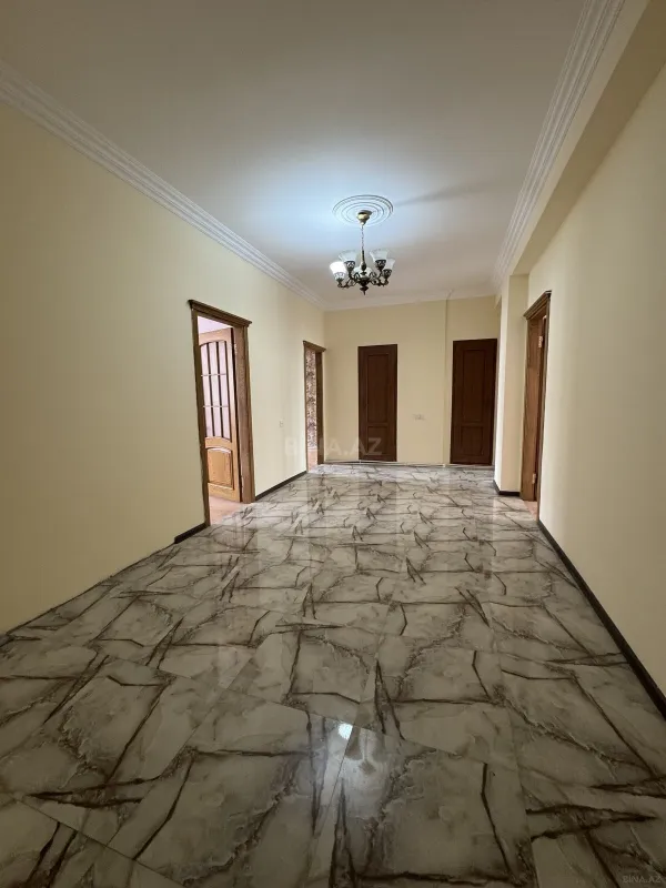 Satılır 3 otaqlı mənzil 130 m²