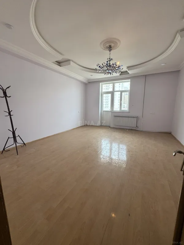 Satılır 3 otaqlı mənzil 130 m²