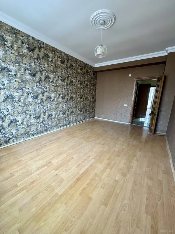 Satılır 3 otaqlı mənzil 130 m²