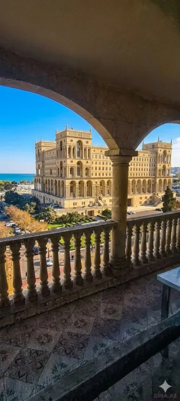 Satılır 4 otaqlı mənzil 120 m²