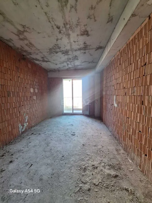 Satılır 7 otaqlı mənzil 395 m²