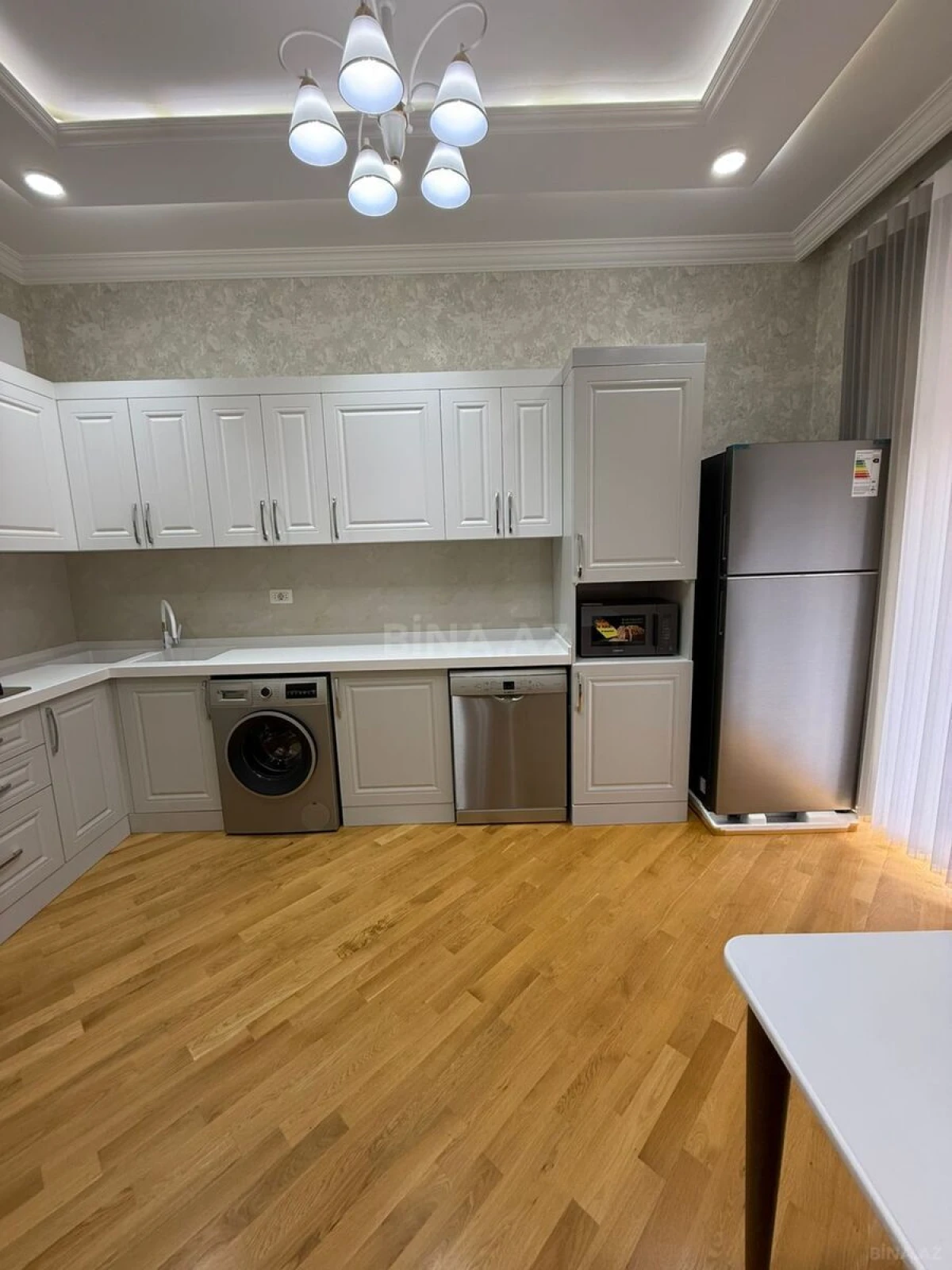 Kirayə verilir 3 otaqlı mənzil 100 m²