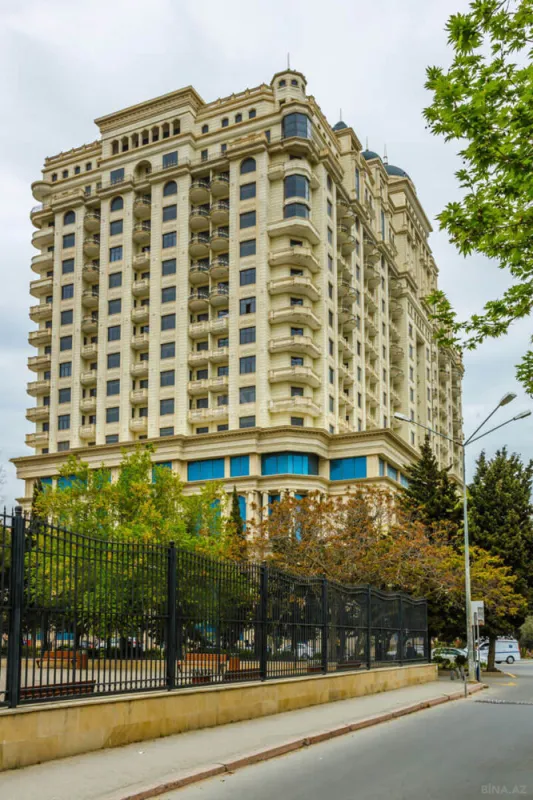 Satılır 4 otaqlı mənzil 199 m²