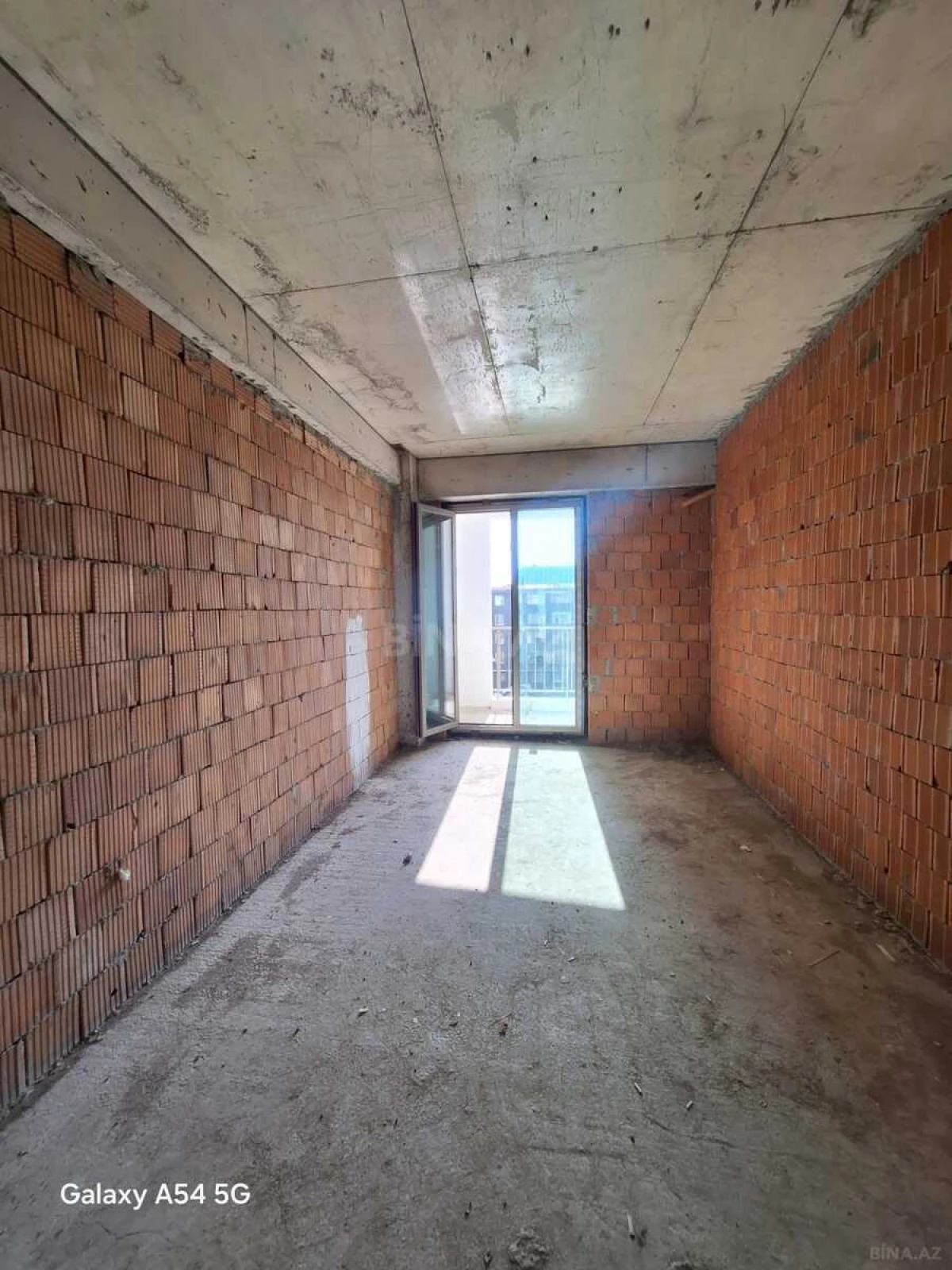 Satılır 4 otaqlı mənzil 199 m²