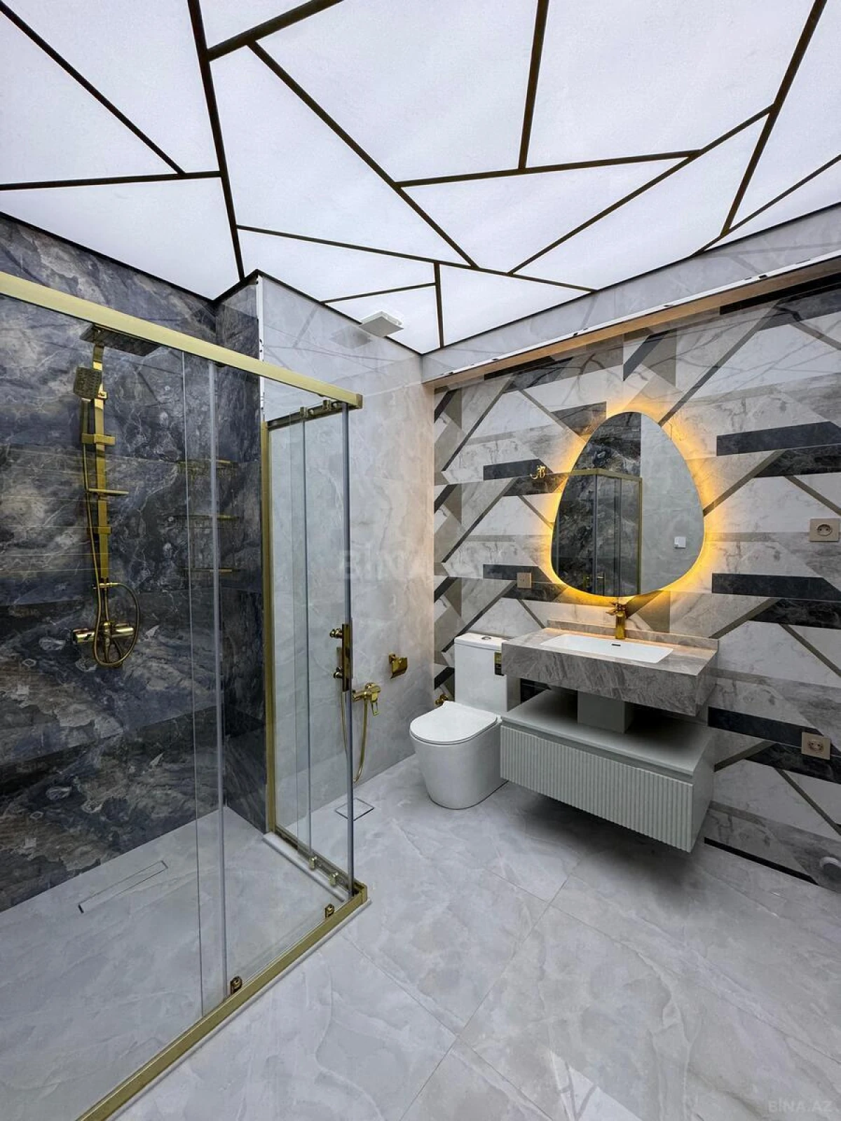 Satılır 3 otaqlı mənzil 110 m²