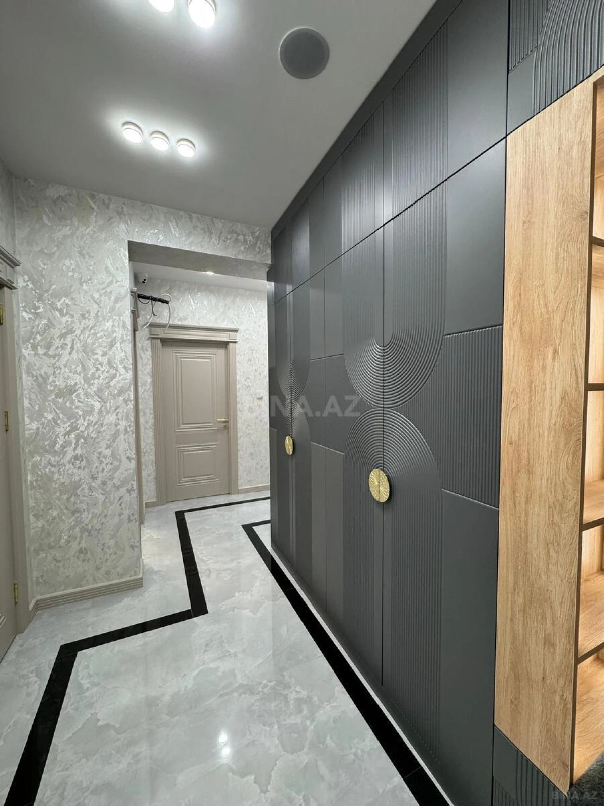 Satılır 3 otaqlı mənzil 110 m²