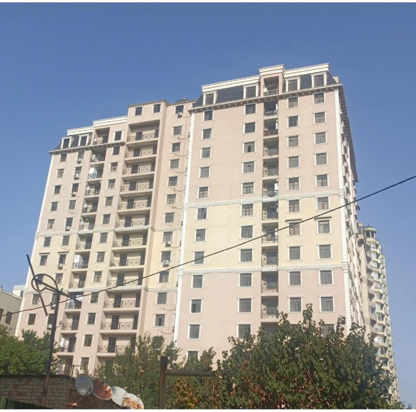 Satılır 2 otaqlı mənzil 82 m²