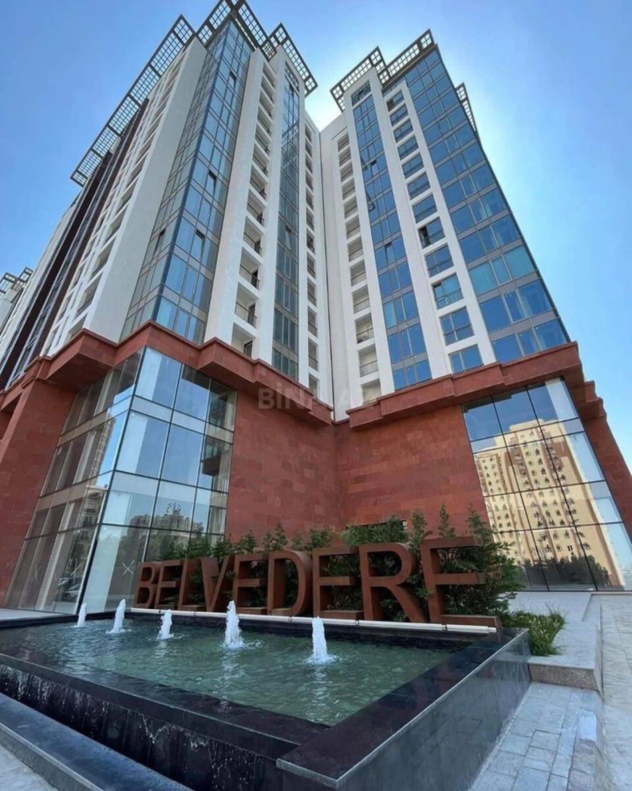 Satılır 4 otaqlı mənzil 178 m²