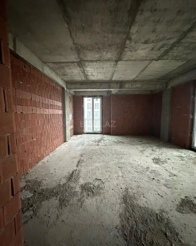 Satılır 4 otaqlı mənzil 178 m²