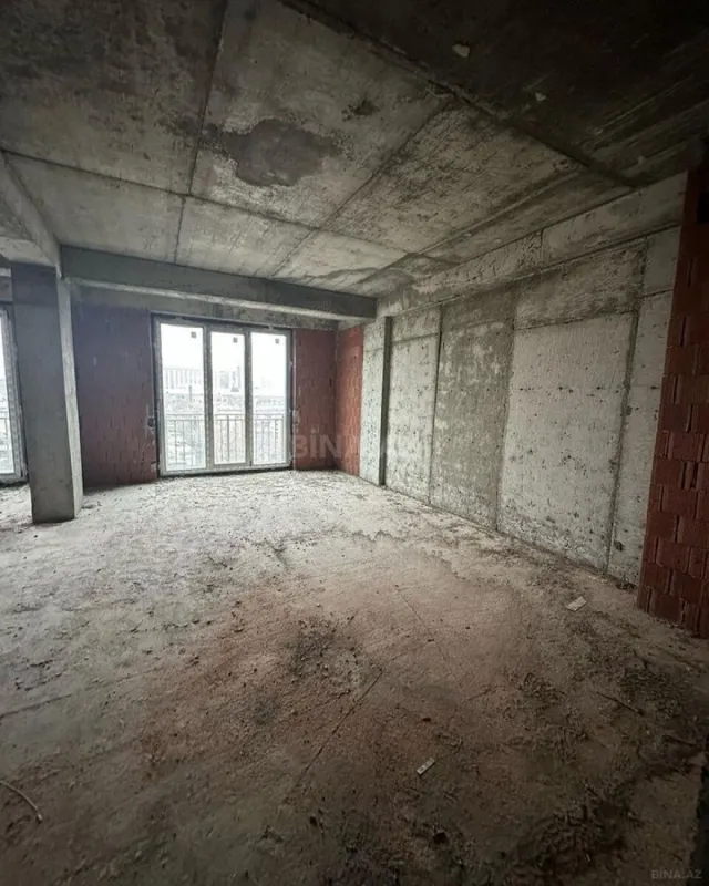 Satılır 4 otaqlı mənzil 178 m²