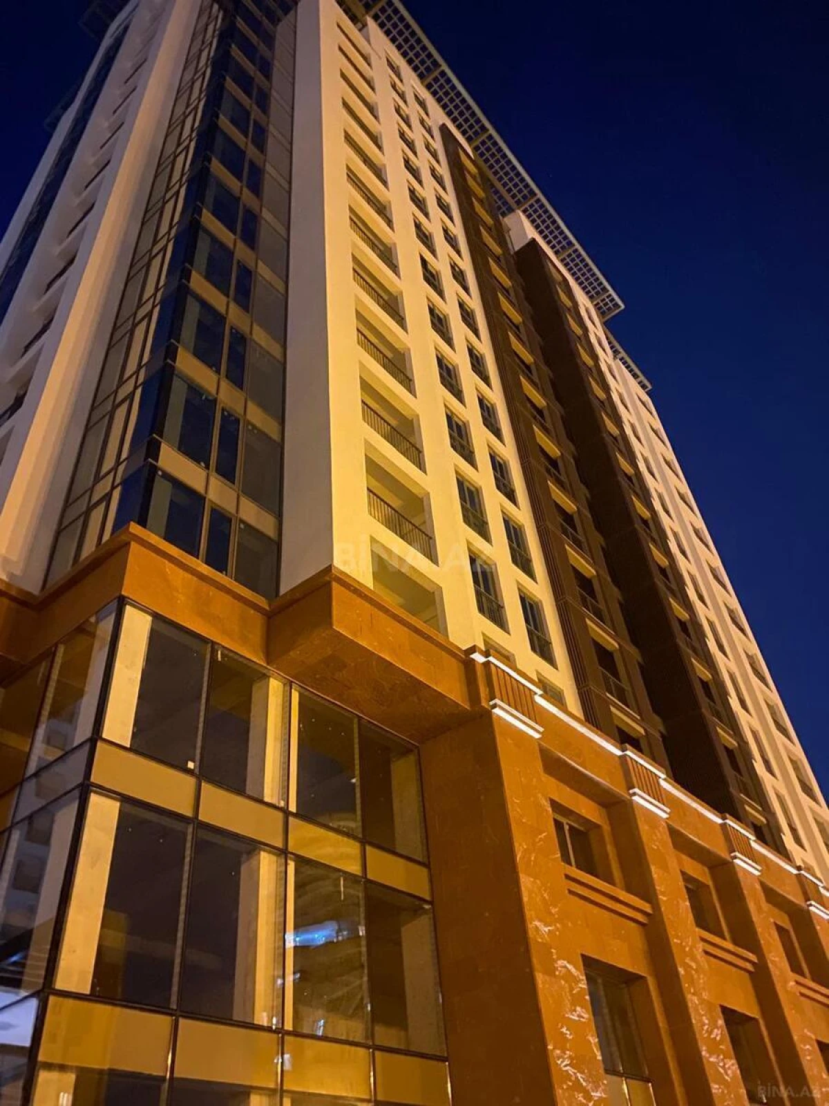 Satılır 4 otaqlı mənzil 178 m²