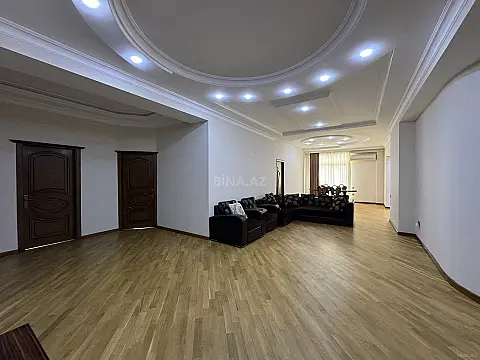 Satılır 4 otaqlı mənzil 220 m²