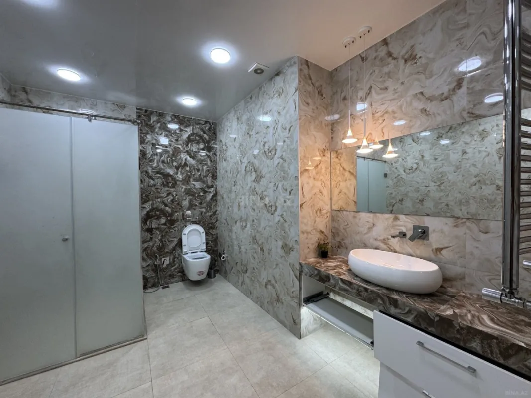 Satılır 4 otaqlı mənzil 220 m²