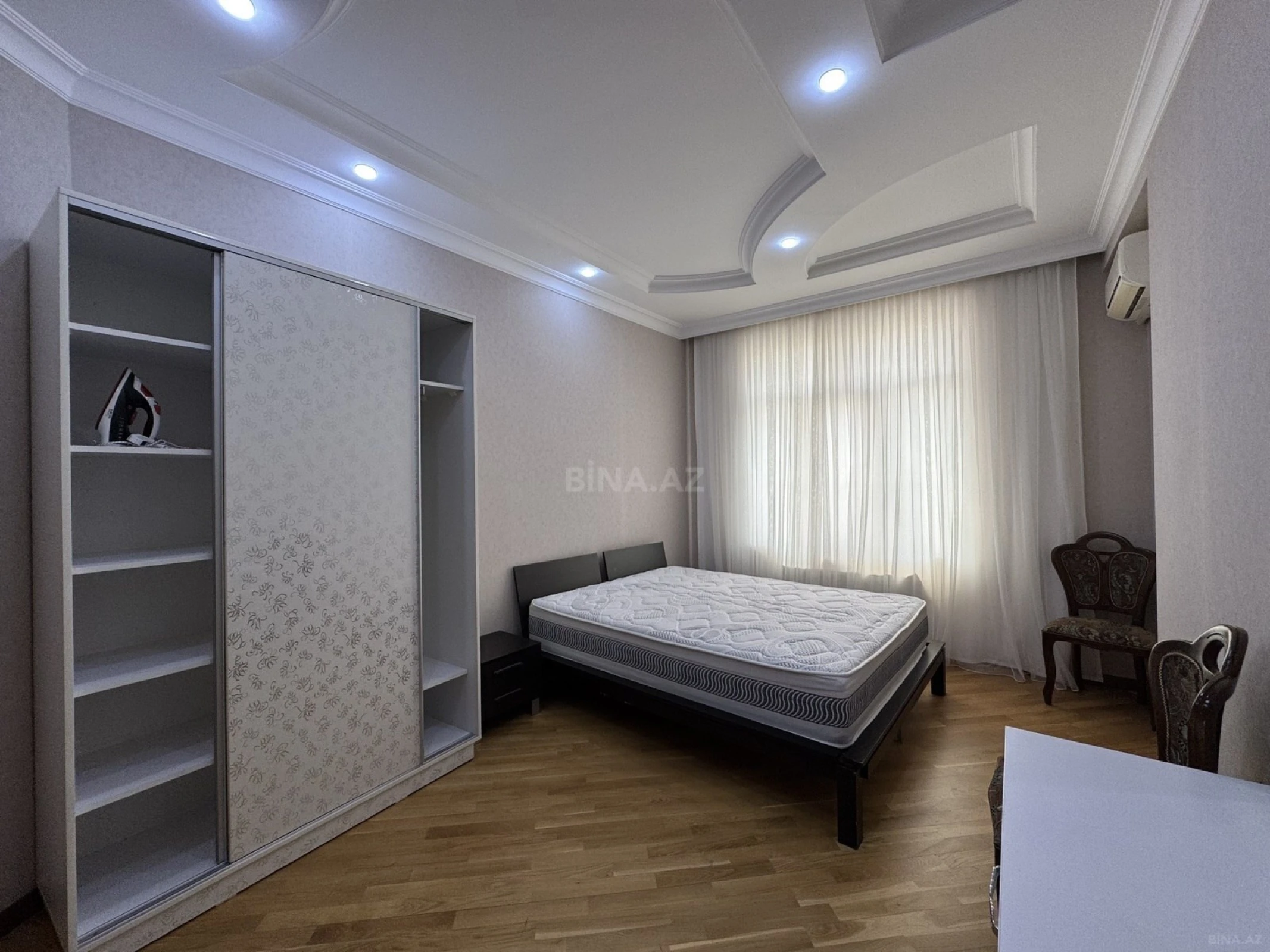 Satılır 4 otaqlı mənzil 220 m²