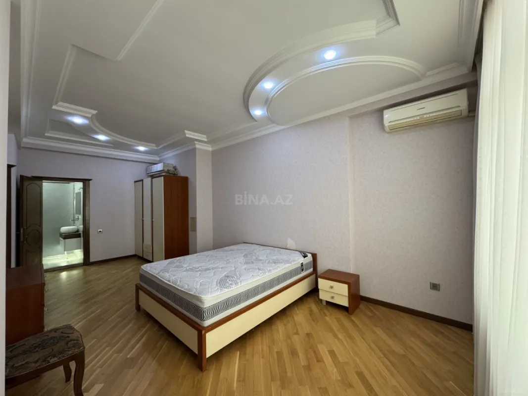 Satılır 4 otaqlı mənzil 220 m²