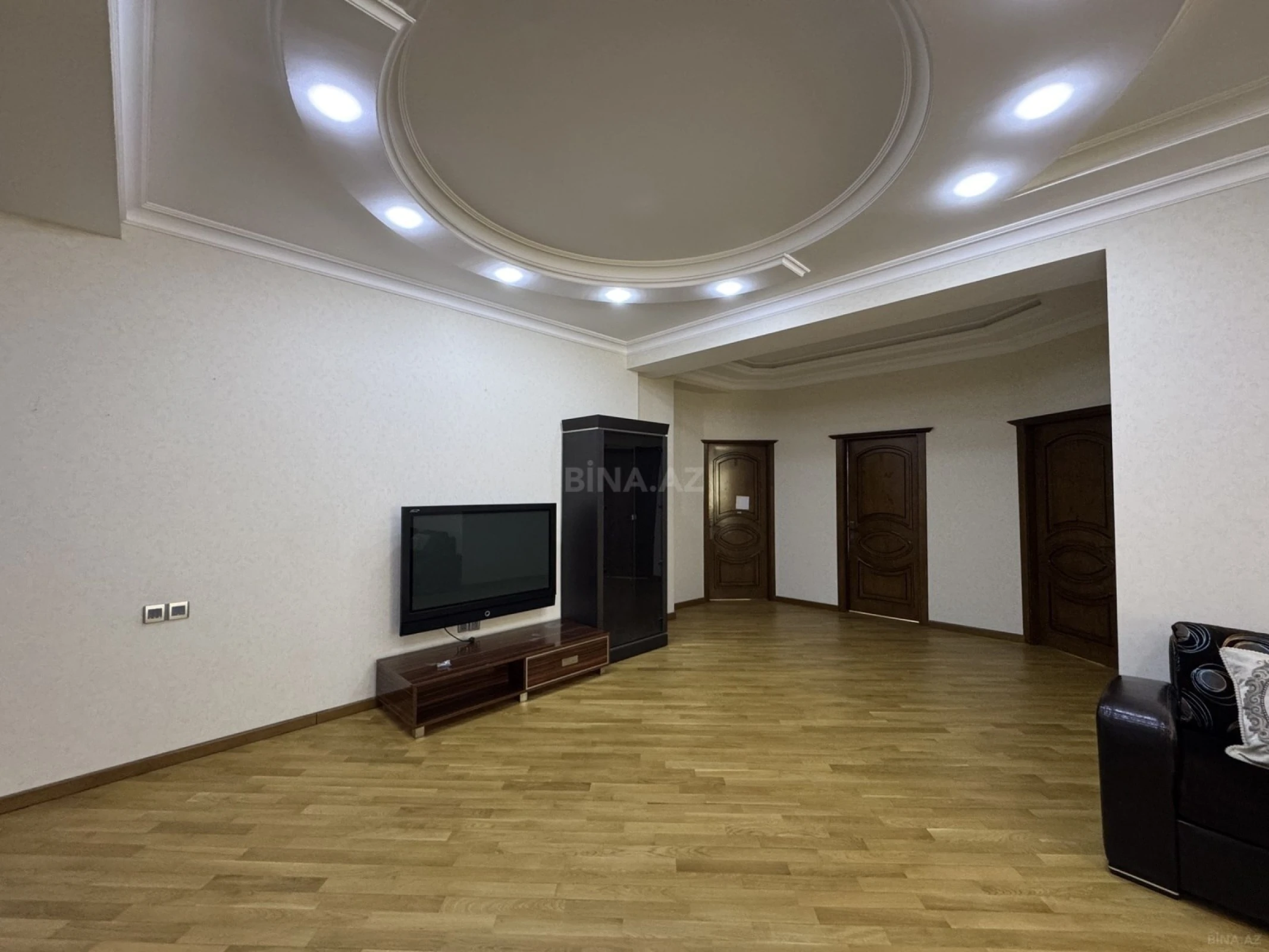 Satılır 4 otaqlı mənzil 220 m²