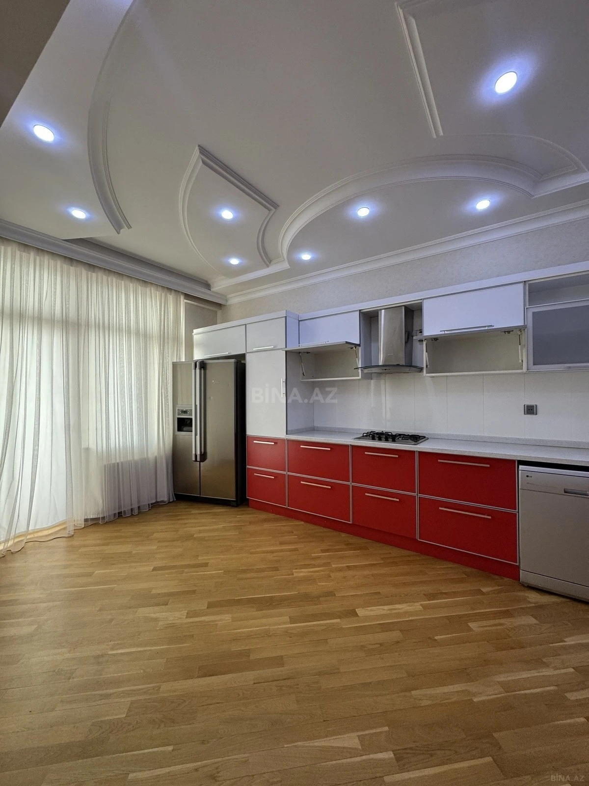 Satılır 4 otaqlı mənzil 220 m²
