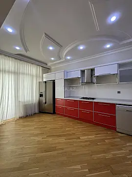 Satılır 4 otaqlı mənzil 220 m²
