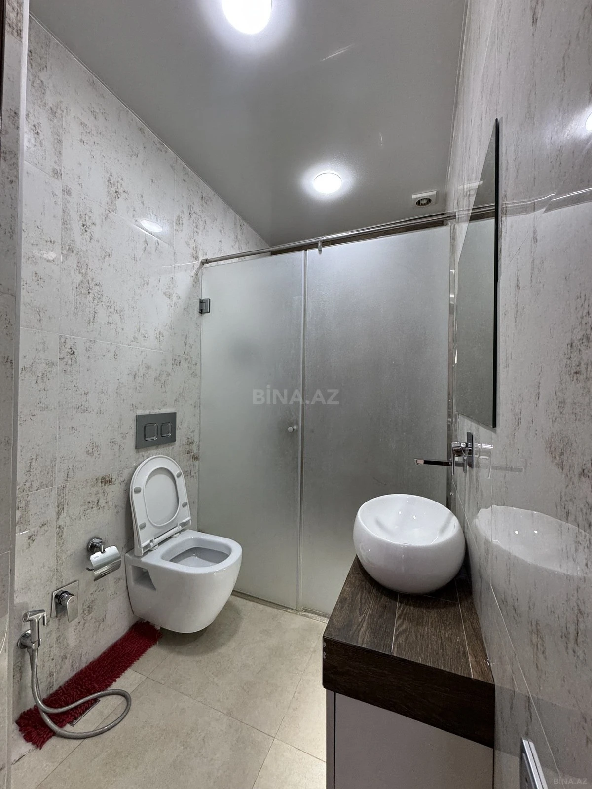 Satılır 4 otaqlı mənzil 220 m²