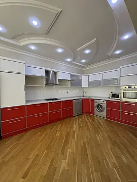 Satılır 4 otaqlı mənzil 220 m²