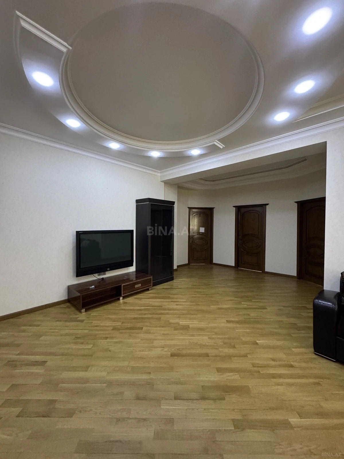 Satılır 4 otaqlı mənzil 220 m²