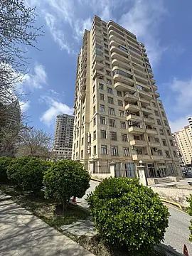 Satılır 4 otaqlı mənzil 220 m²