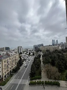 Satılır 4 otaqlı mənzil 220 m² — Bakı 4 otaq 220.00 m²