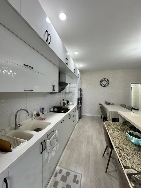 Satılır 2 otaqlı mənzil 96 m²