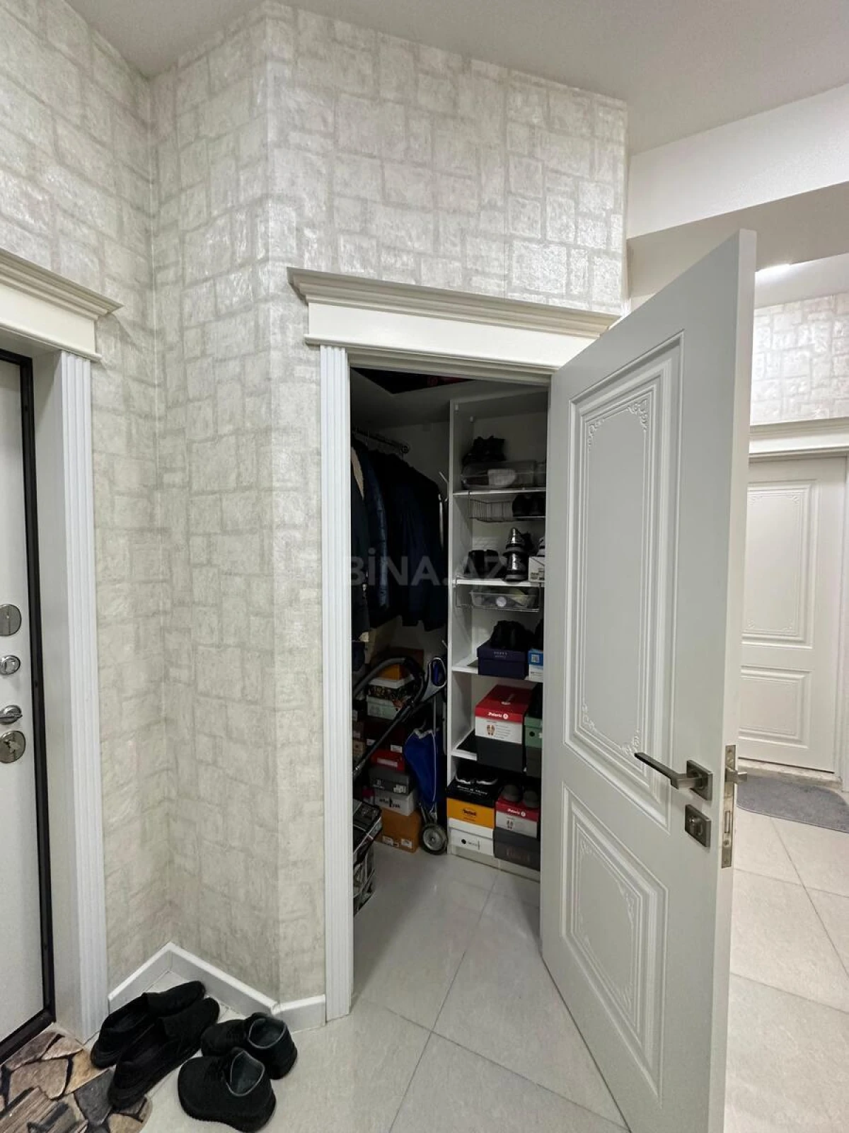 Satılır 2 otaqlı mənzil 96 m²