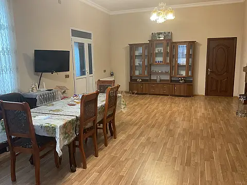 Satılır 4 otaqlı həyət evi 200 m²