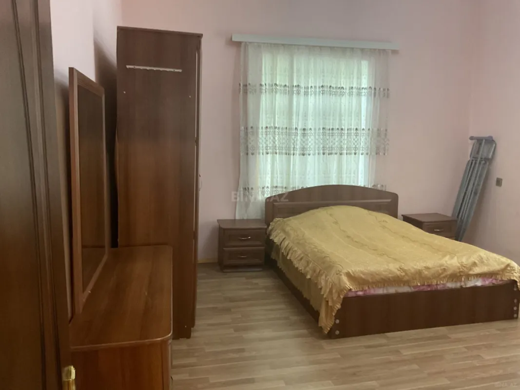 Satılır 4 otaqlı həyət evi 200 m²