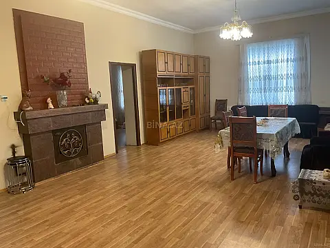 Satılır 4 otaqlı həyət evi 200 m²