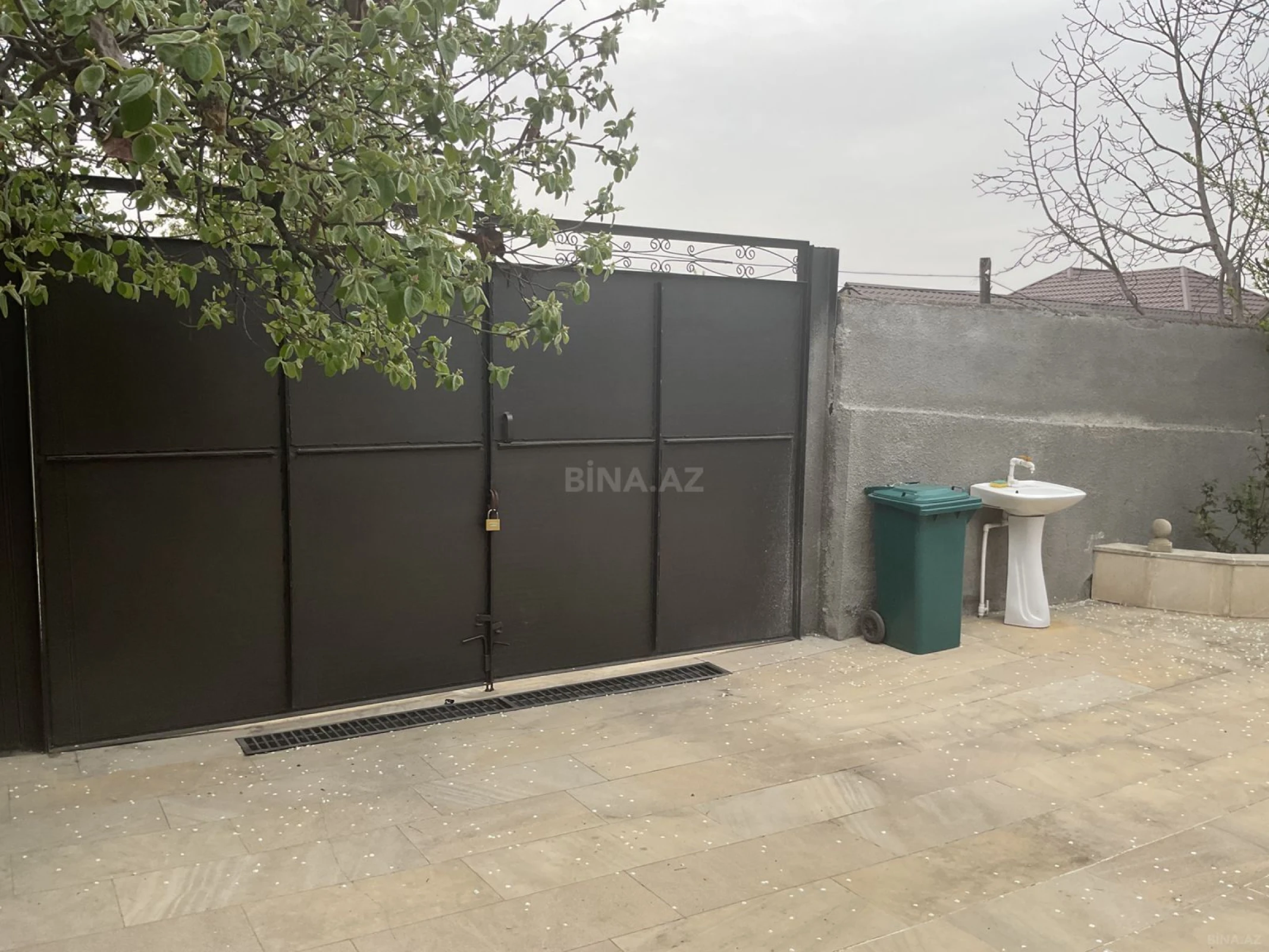 Satılır 4 otaqlı həyət evi 200 m²