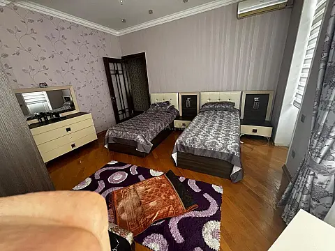 Satılır 3 otaqlı mənzil 137 m²