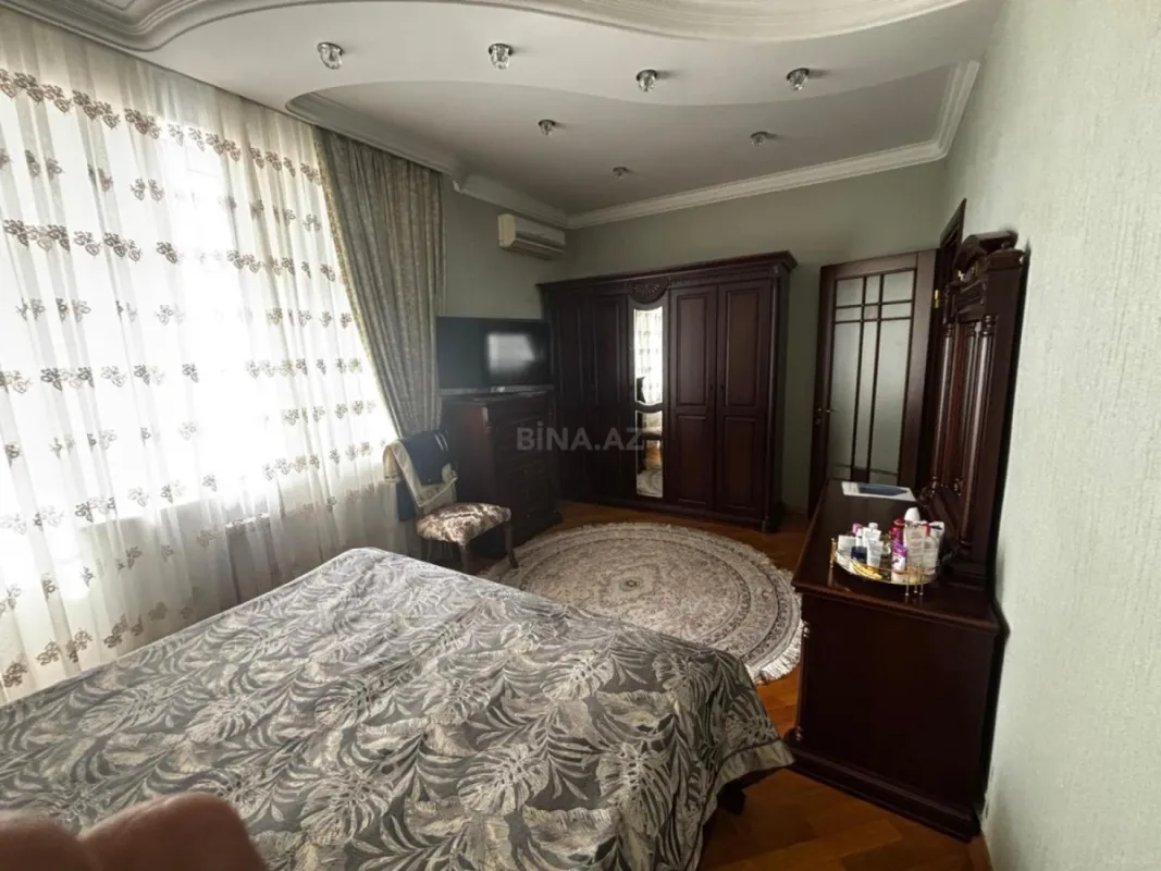 Satılır 3 otaqlı mənzil 137.1 m²