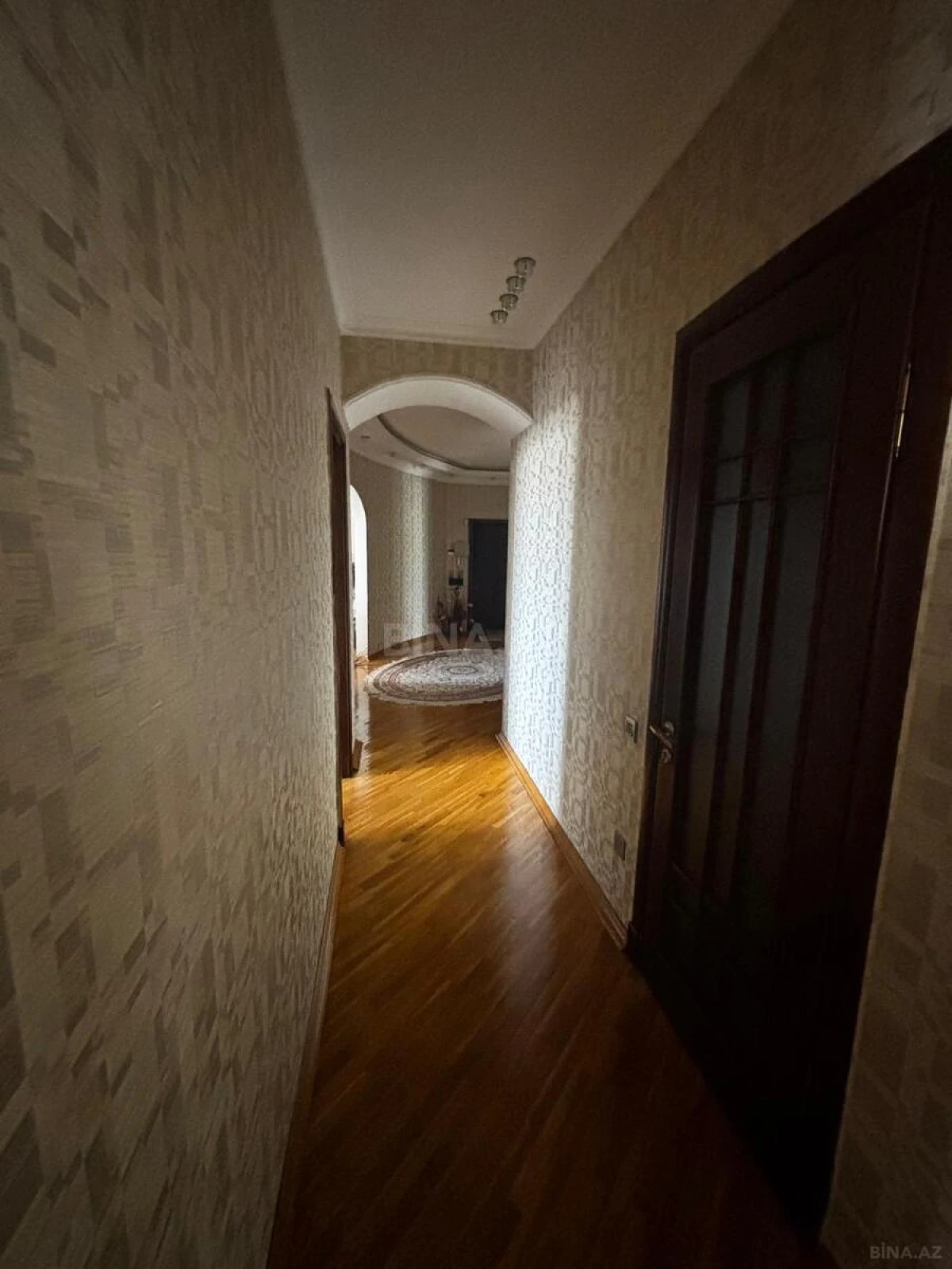 Satılır 3 otaqlı mənzil 137.1 m²