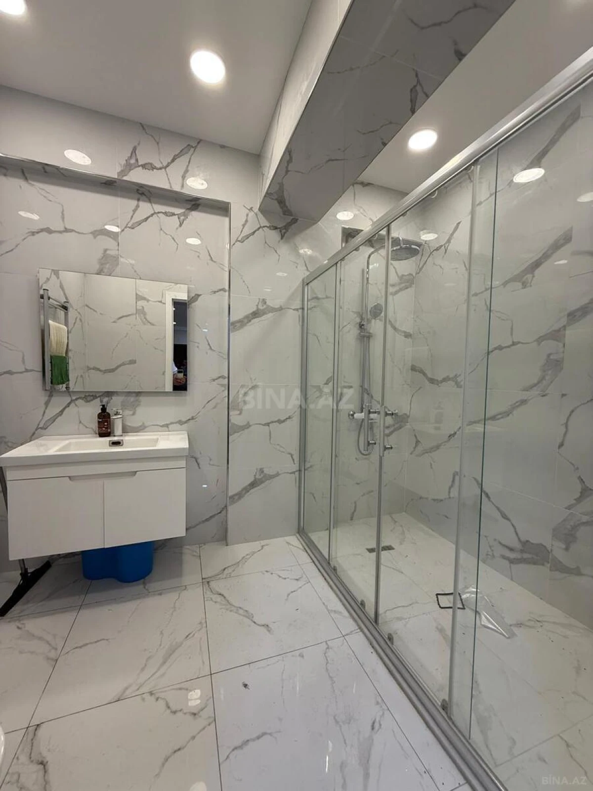 Kirayə verilir 3 otaqlı mənzil 140 m²