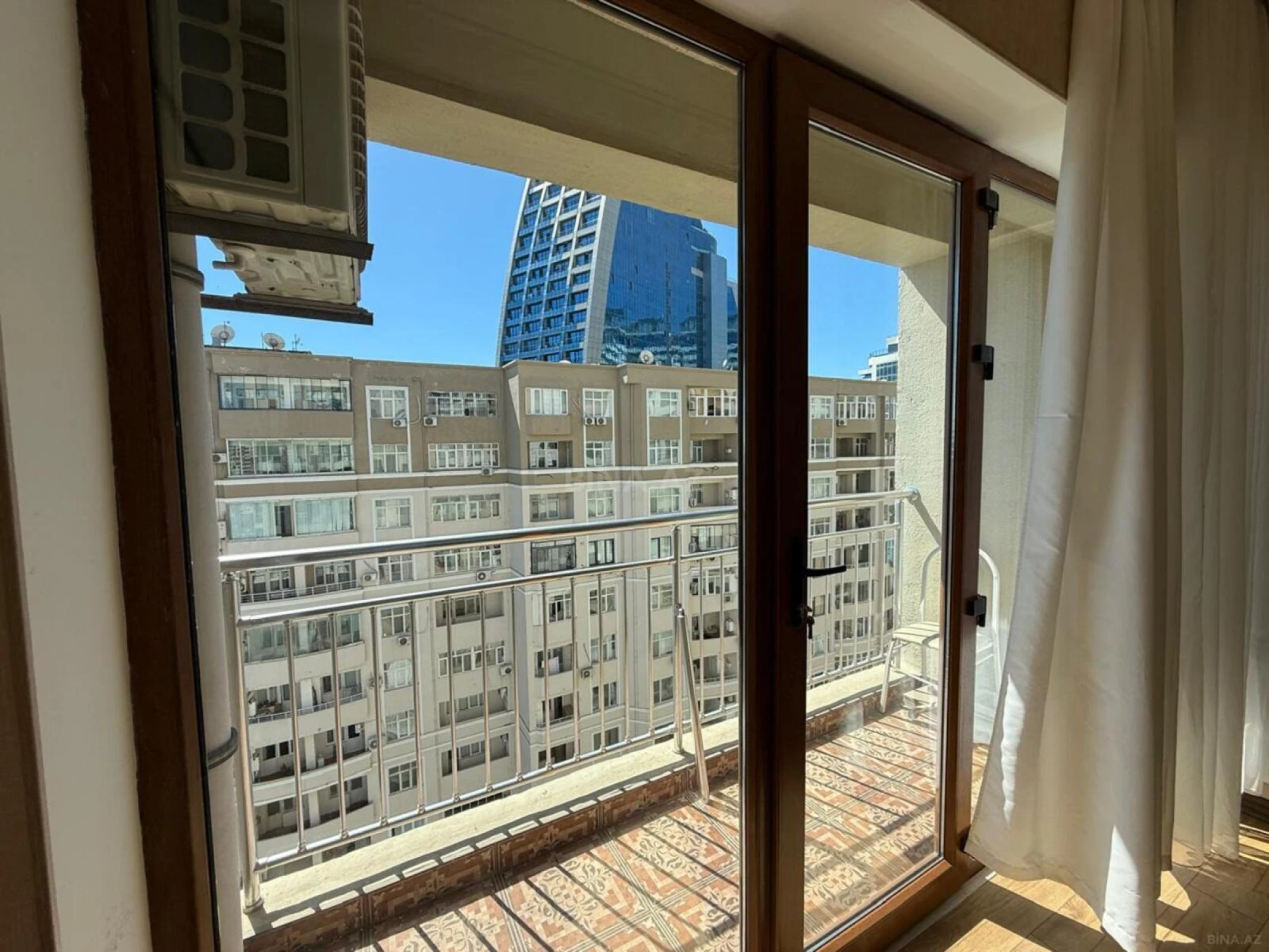 Kirayə verilir 3 otaqlı mənzil 140 m²