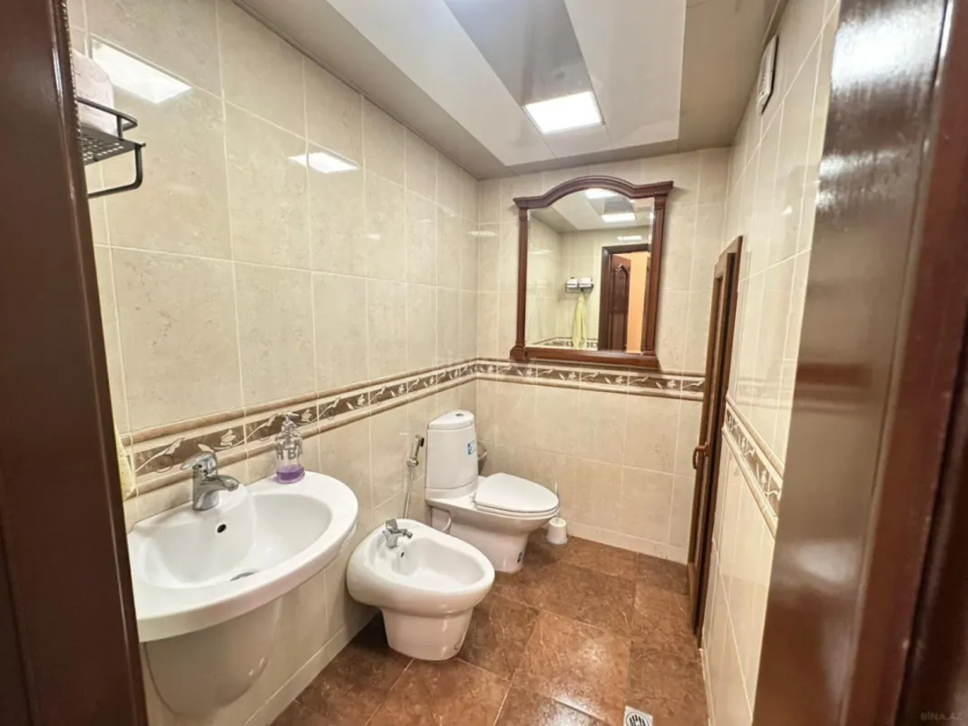 Satılır 3 otaqlı mənzil 130 m²