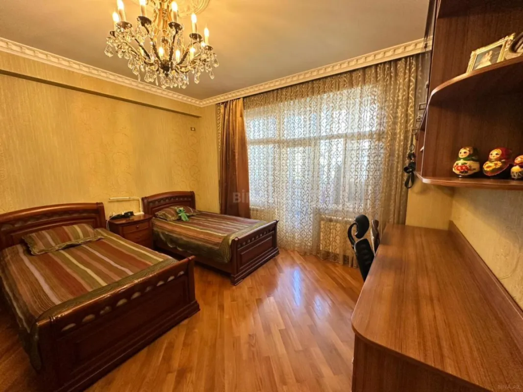 Satılır 3 otaqlı mənzil 130 m²