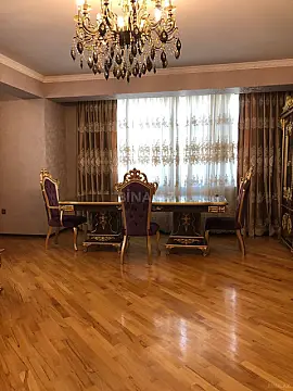 Satılır 3 otaqlı mənzil 122 m²